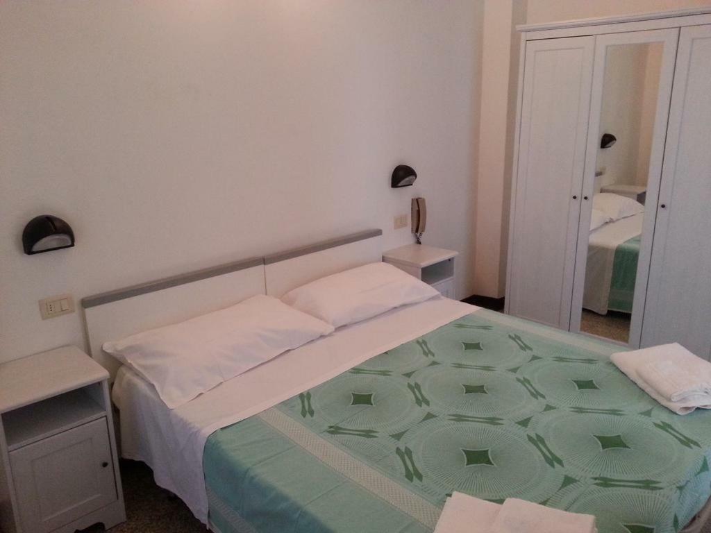 Fiorina Bed&Breakfast - Colazione Fino A Mezzogiorno - Beach Village Gratuito - Aquafan25 Oltremare20 Ричоне Екстериор снимка